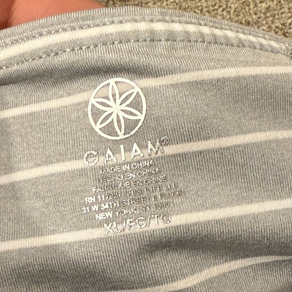 Gaiam Grey and White Striped Leggings / Yoga Pants (Size XL) - Picture 5 of 6